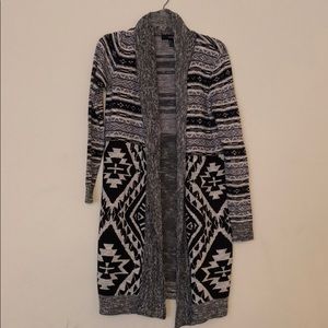 Forever 21 grey, black,and white pattern cardigan
